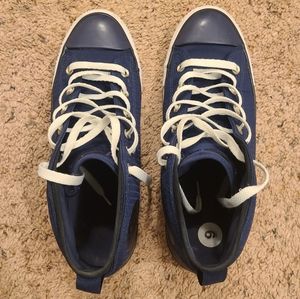 Converse Allstars, Size 9, Navy blue.